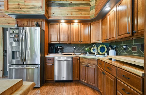 Sevierville Cabina | Rustic Hideaway!