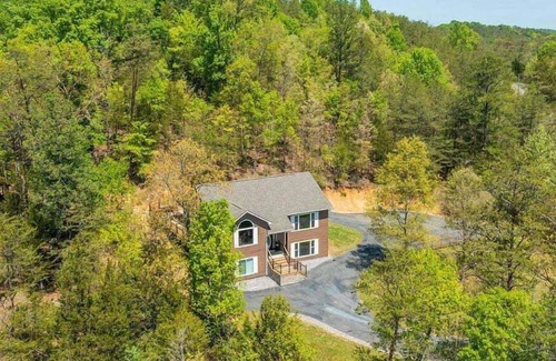 Sevierville Cabina | Rustic Hideaway!