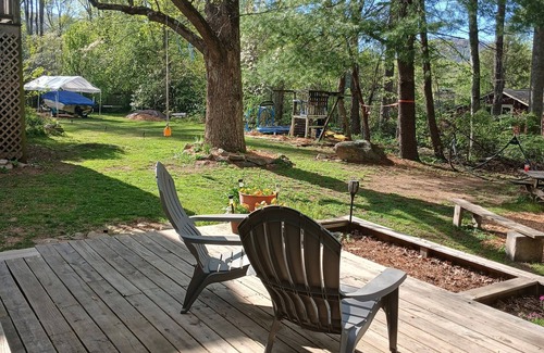 Gerton Cabaña | Rustic Hillside Hideaway. A cozy cottage perfect for 2! Hikers paradise! Hot tub
