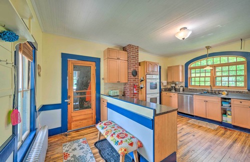 Guildhall Casa | Rustic & Historic Guildhall Farmhouse w/ Fire Pit!