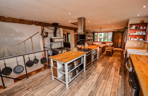 Oro Station Cabaña | Rustic Hobby Farm Retreat