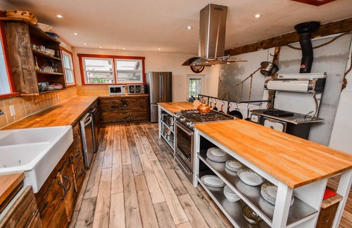 Oro Station Cabaña | Rustic Hobby Farm Retreat
