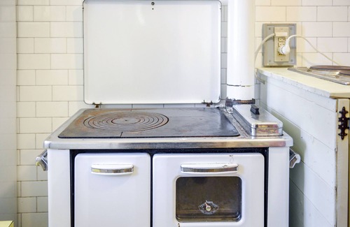 Ragoli Apartamento | Rustic Holiday Apartment "The Grandma's old House" (CIPAT number: 022138-AT-263864) with Mountain View, Wi-Fi & Balcony; Parking Available