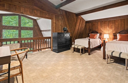 Mars Hill Cabina | Rustic Home w Hot Tub, Pool & Golf