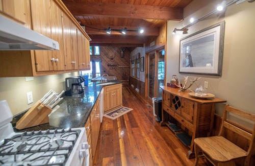 Friendship Casa | RUSTIC HOME WITH PRIVATE PIER ON LAKE ROCHE-A-CRI - PET FRIENDLY