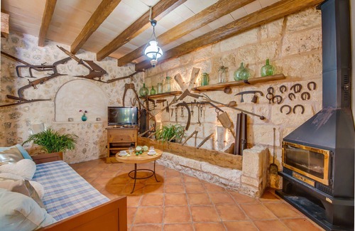 Sa Pobla Chalet De Esquí | Casa rústica Cal Tio con piscina en Mallorca