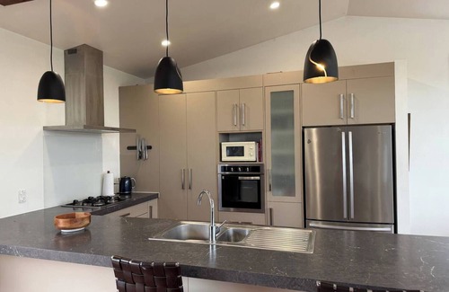 Oruanui Casa | rustic house in the wild. PRIVACY +