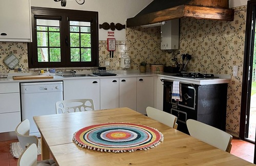 Mafra Cabaña | Casa rústica con jardín y piscina privada en zona muy tranquila.
