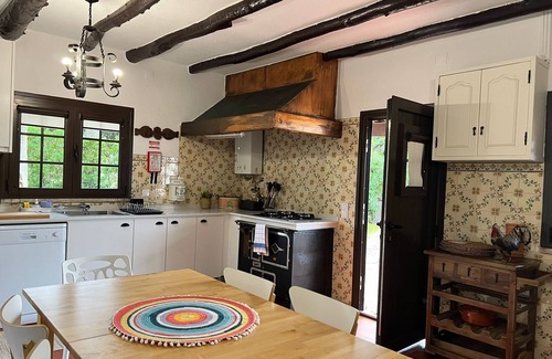 Mafra Cabaña | Casa rústica con jardín y piscina privada en zona muy tranquila.
