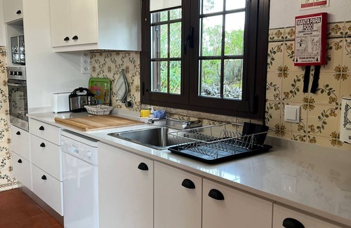 Mafra Cabaña | Casa rústica con jardín y piscina privada en zona muy tranquila.