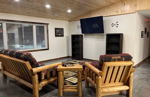 Ashby Cabina | Rustic hunt club lodge in the heart of Minnesota lakes country...