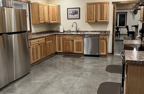 Ashby Cabina | Rustic hunt club lodge in the heart of Minnesota lakes country...