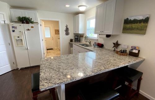 San Marcos Casa | Rustic Ideal Cottage with Private Garden and Fire Pit in San Marcos, Texas