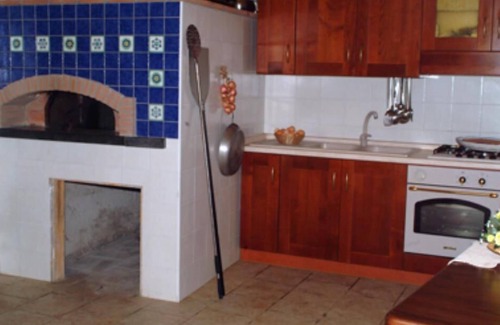 Tramonti Casa | COSTA AMALFITANA, casa rodeada de vegetación de las montañas Lattari.
