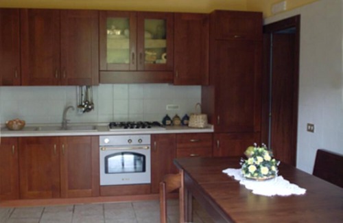 Tramonti Casa | COSTA AMALFITANA, casa rodeada de vegetación de las montañas Lattari.