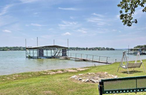 Tow Casa | Rustic Lake Buchanan Hideaway with Game Room and Grill