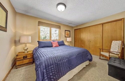 Faribault Cabina | Rustic Lake Escape at Two Oaks Cabin -Roberds Lake