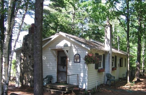 East Jordan Cabaña | Cottage rústico frente al lago - Lago Charlevoix