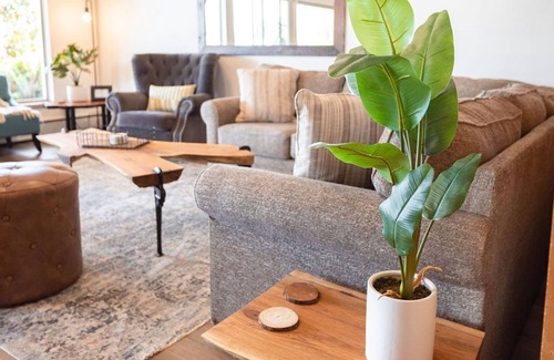Silver Lake Casa | Rustic Lake House - Family Fun!