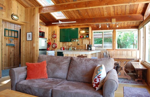 Port Angeles Cabina | Acogedora cabaña frente al lago con 'Casa del árbol' de bonificación: un lugar para relajarse
