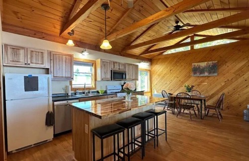 Alburg Casa | Rustic Lakefront Oasis