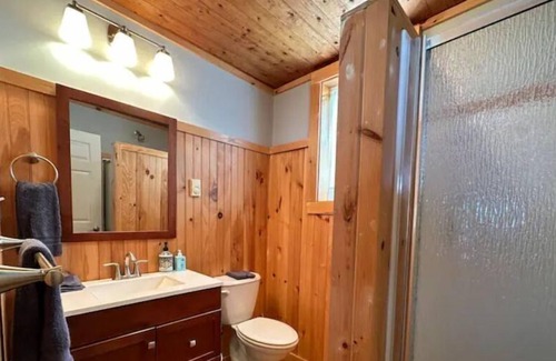 Alburg Casa | Rustic Lakefront Oasis