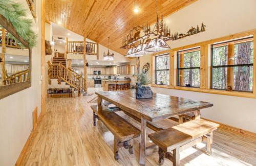 Pinetop-Lakeside Casa | Rustic Lakeside Cabin on 3 Acres with Nature Views!