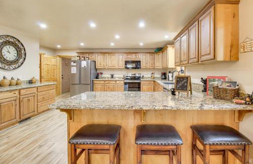 Pinetop-Lakeside Casa | Rustic Lakeside Cabin on 3 Acres with Nature Views!