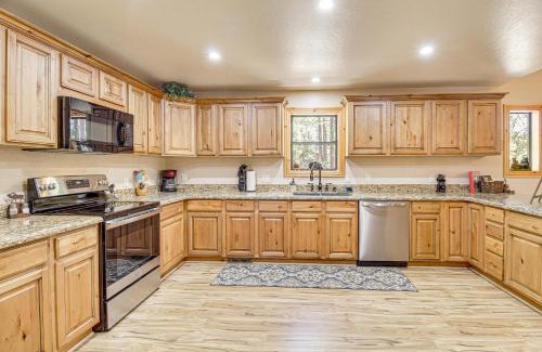 Pinetop-Lakeside Casa | Rustic Lakeside Cabin on 3 Acres with Nature Views!