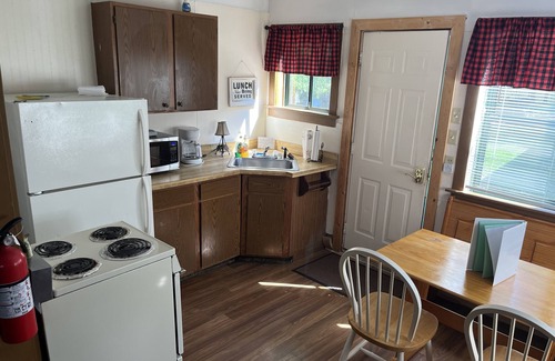 Iron River Cabina | RUSTIC LAKESIDE COTTAGE ON TRANQUIL SUNSET LAKE