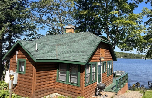 Iron River Cabina | RUSTIC LAKESIDE COTTAGE ON TRANQUIL SUNSET LAKE