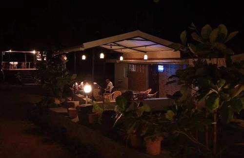 Lonavala Casa | Rustic Lakeside Private Escape With Huge Private Pool 2min From Lake