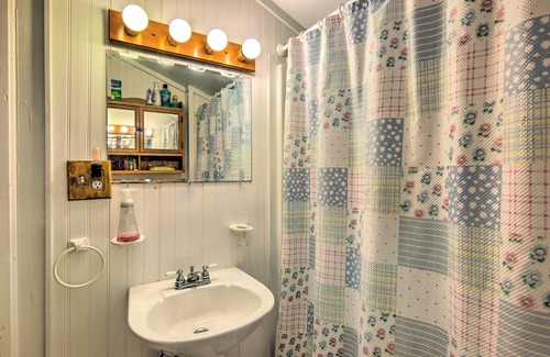 Linville Falls Cabaña | Rustic Linville Falls Cottage w/ Fire Pit!