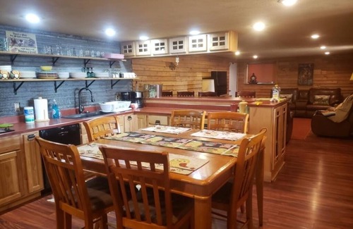 Brookings County Casa | Rustic Lodge Perfect For Family Reunions