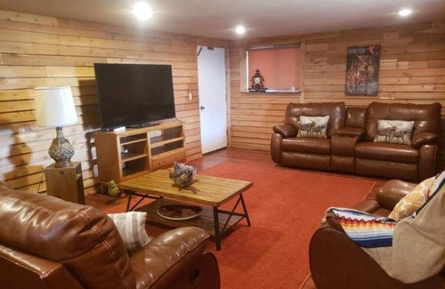 Brookings County Casa | Rustic Lodge Perfect For Family Reunions