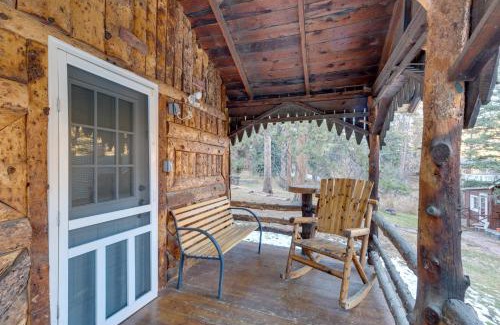 Green Mountain Falls Casa | Rustic Log Cabin with Studio about 5 Mi to Pikes Peak!