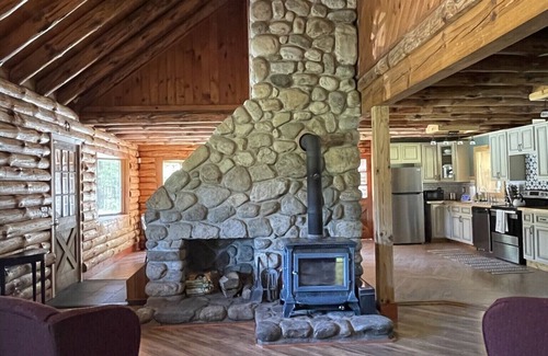 Saratoga Springs Cabina | Rustic Log Cabin on private horse farm!