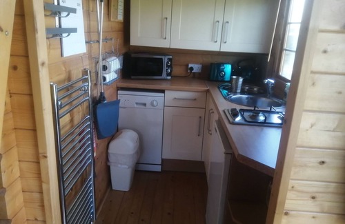 Harmer Hill Cabaña | Rustic Log Cabin - Dog Friendly - Sleeps 2 - Views