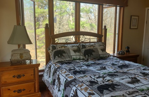 Lanark Highlands Cabina | Rustic Log cabin for nature enthusiast