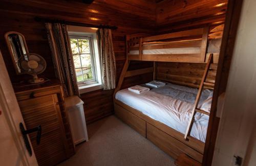 Bronaber Casa | Rustic Log cabin in Snowdonia By Seren Short Stays