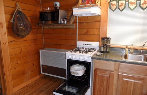 Whitefish Cabina | Cabaña de madera rústica en 20 acres privada y tranquila, a sólo 20 minutos de la ciudad