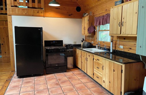 Maidstone Cabina | Rustic log cabin on beautiful Maidstone Lake