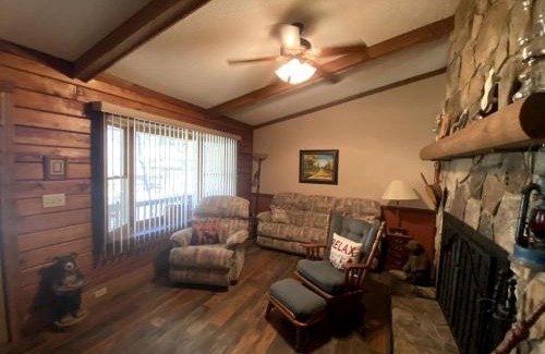 Hiawassee Casa | Rustic Log Cabin Rental near Chattahoochee National Forest, Georgia