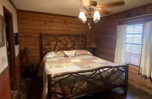 Hiawassee Casa | Rustic Log Cabin Rental near Chattahoochee National Forest, Georgia