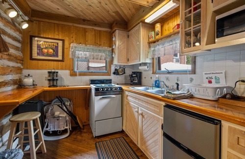 Ephraim Cabina | Rustic Log Cabin! Romantic, Cozy, Quiet!