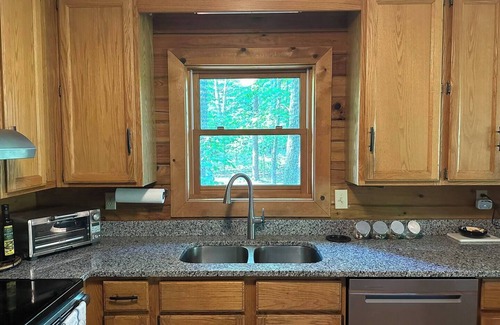 Kabletown Cabina | Rustic Log Cabin with Private Dock on the Lake!