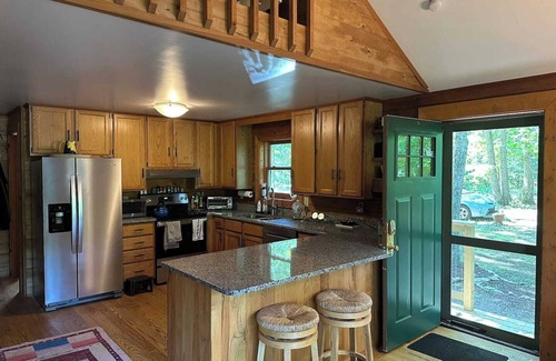 Kabletown Cabina | Rustic Log Cabin with Private Dock on the Lake!