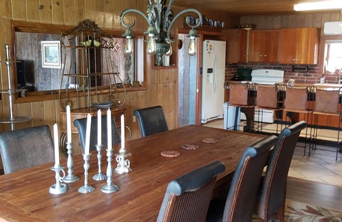 Osage Beach Casa | Rustic Log Cabin