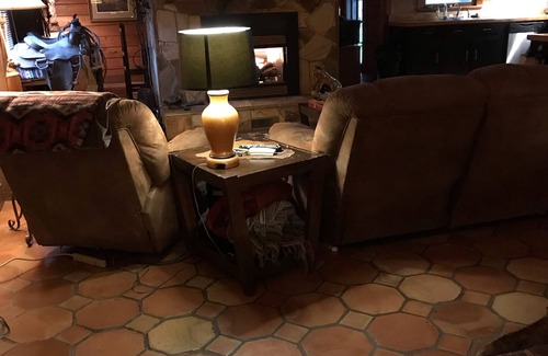 Grenada Casa | Cabaña de madera rústica con 5 camas en un ambiente privado, a minutos de todo.