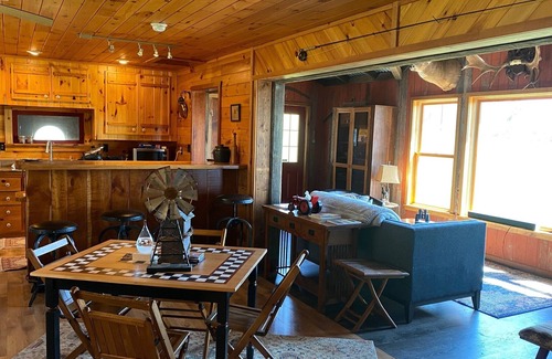 Dansville Cabina | Rustic Log Cabin with Pond and Breathtaking View
